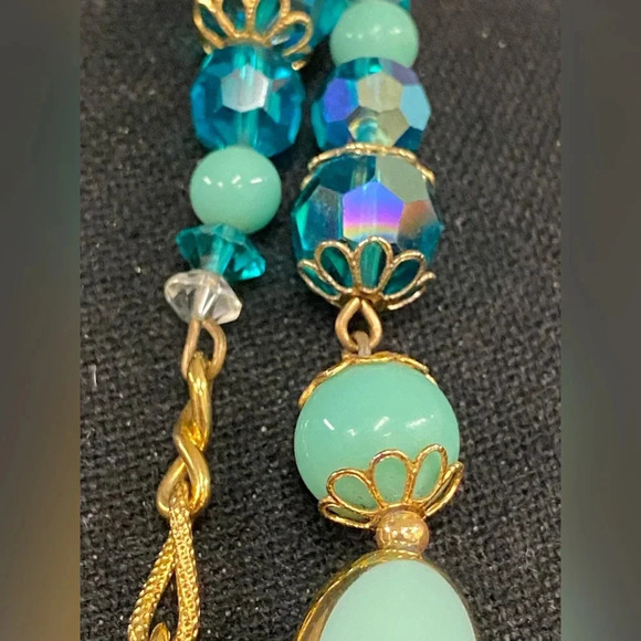 VINTAGE BEADED AND GOLD NECKLACE. - Picture 8 of 13